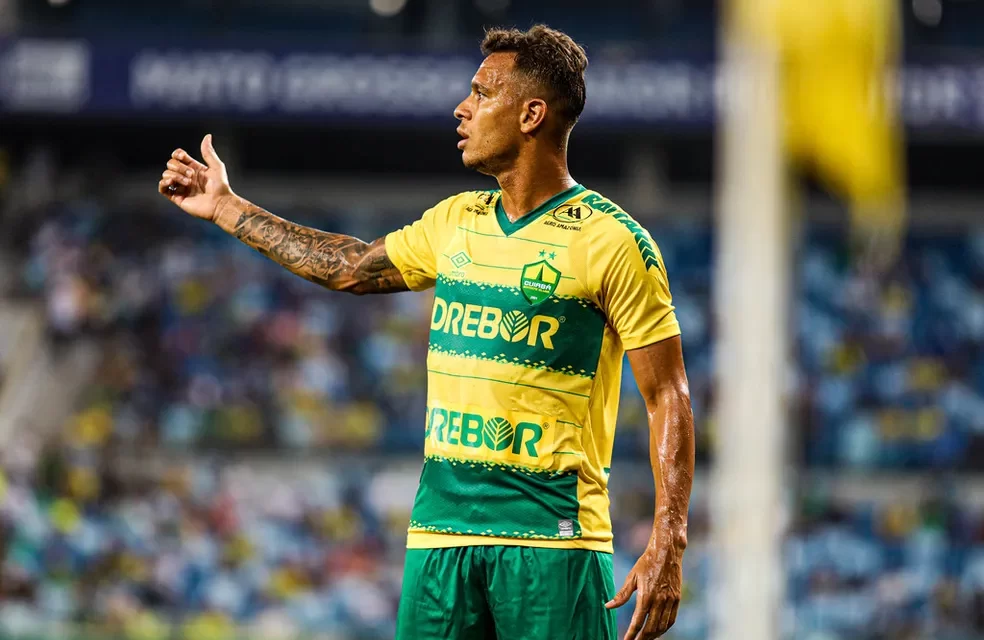 Filipe Augusto adianta saída e não joga mais pelo Cuiabá