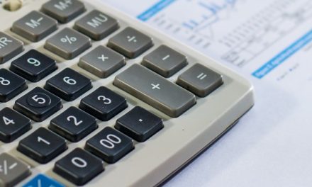 Carne e tomate aceleraram inflação para 4,76%