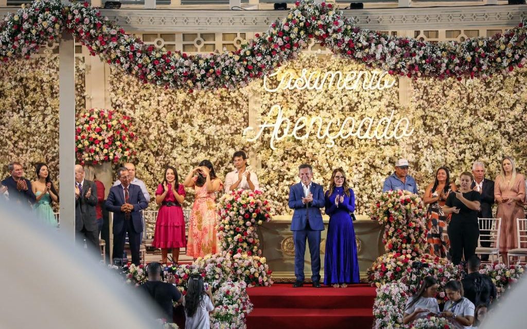 Primeira-dama e governador de MT testemunham união de centenas de casais na 3ª edição do Casamento Abençoado