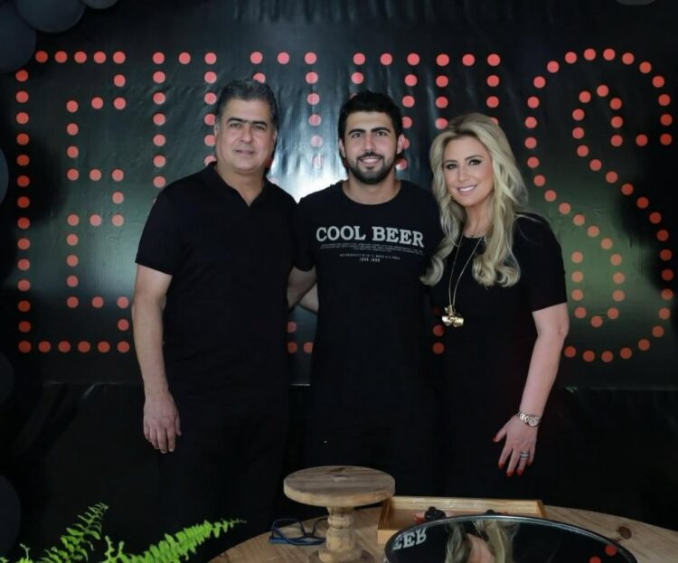 Elvis Khun celebra aniversário com festa inspirada no Rei do Rock