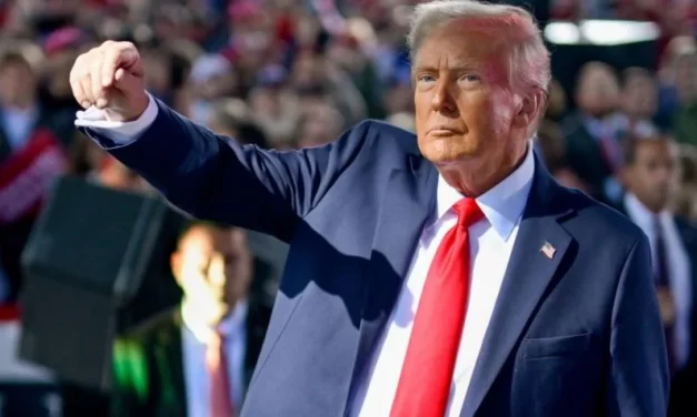 Universidades americanas alertam alunos estrangeiros de férias no exterior que voltem aos EUA antes que Trump assuma