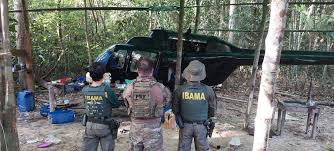 Operação destrói helicóptero clandestino e oficina improvisada em região de garimpo em Roraima