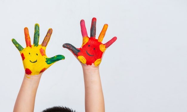 Mãe faz denúncia à polícia após filho com autismo ser agredido em banheiro de escola em MT