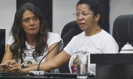 Clamor por Justiça – Mãe de adolescente grávida assassinada pede justiça na Câmara: “Foi um sacrifício vivo”; veja.