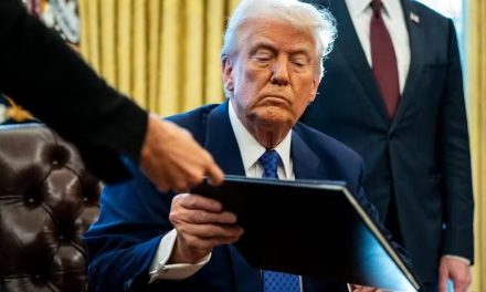 Tensão Diplomática – EUA determinam saída de embaixador sul-africano em 72 horas após acusações de ‘ódio’ a Trump.