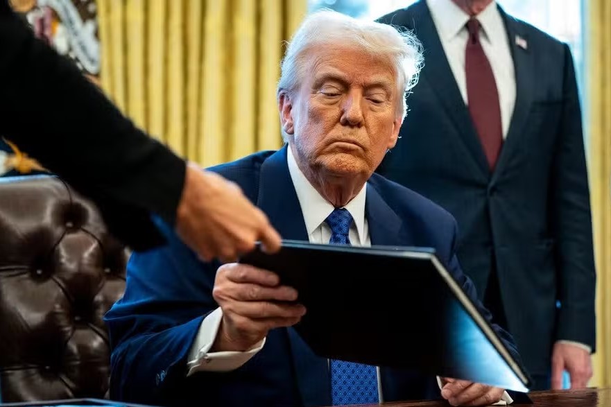Tensão Diplomática – EUA determinam saída de embaixador sul-africano em 72 horas após acusações de ‘ódio’ a Trump.