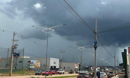 Vídeos Revelam a Chuvas com Granizo e Vento na Região Norte do estado