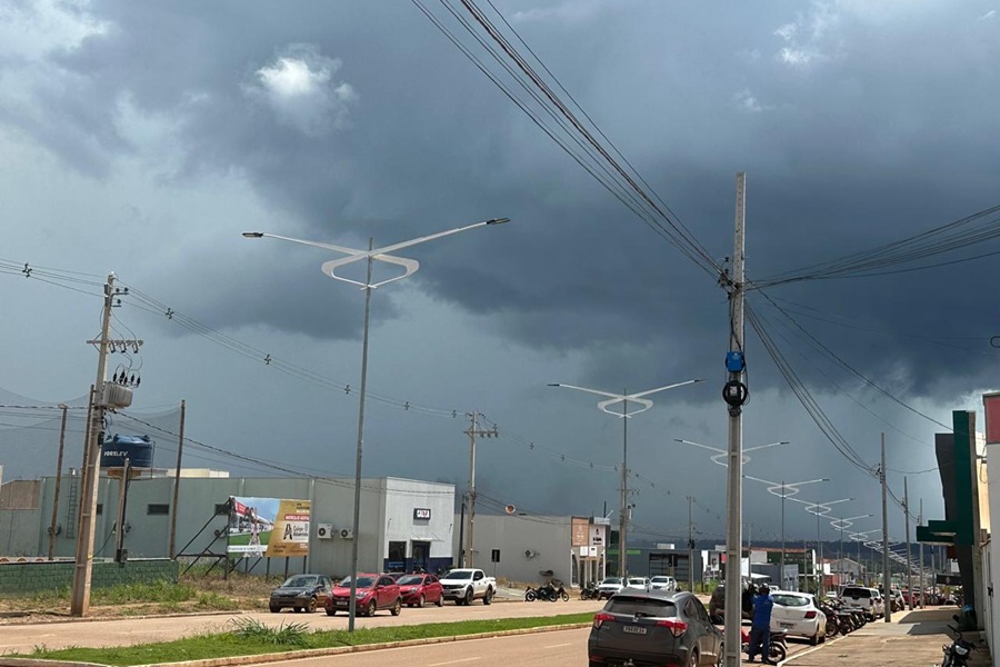 Vídeos Revelam a Chuvas com Granizo e Vento na Região Norte do estado