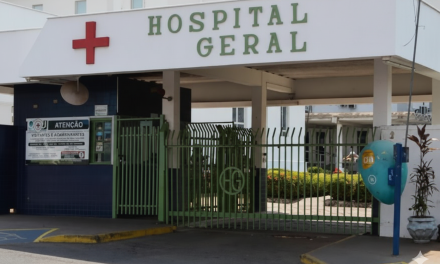 Médica estranha aborto e Polícia acha feto em saco de lixo