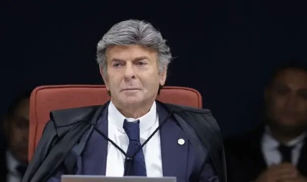 Fux vota para anular todo o processo por falta de competência do STF para julgar os réus