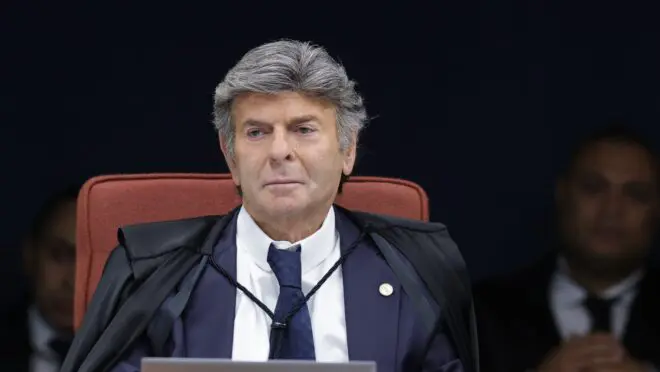 Fux vota para anular todo o processo por falta de competência do STF para julgar os réus