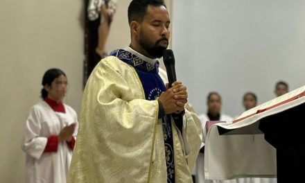 Padre flagrado com noiva pode ser suspenso ou expulso; entenda