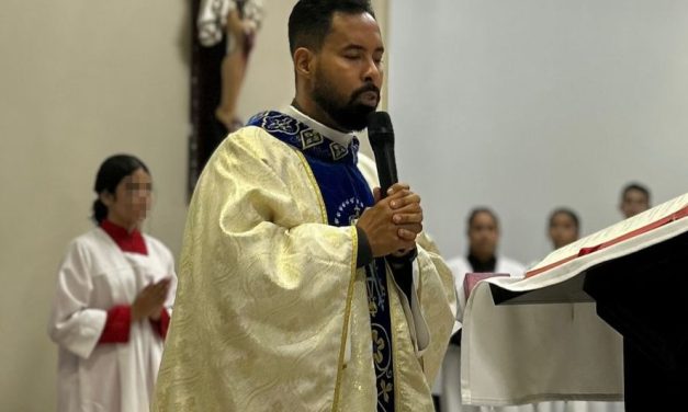 Padre flagrado com noiva pode ser suspenso ou expulso; entenda