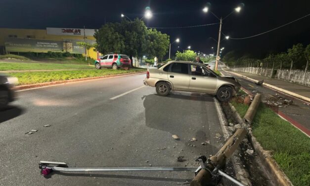 Bêbado bate e derruba poste de luz em avenida de VG; ele acabou preso