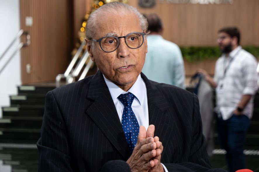 Assessor de Júlio é demitido da AL após ser alvo de operação