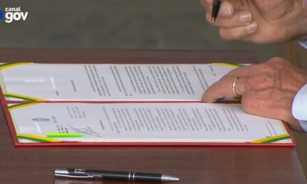 Em evento sobre o 8 de Janeiro, Lula veta integralmente PL que reduz penas de Bolsonaro e condenados por atos golpistas