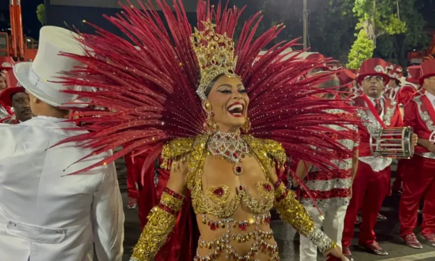 Juliana Paes mostra os bastidores de fantasia avaliada em meio milhão de reais
