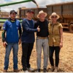 Tradutores chineses acompanham colheita de soja e plantio de algodão em Jaciara durante imersão no agro de MT