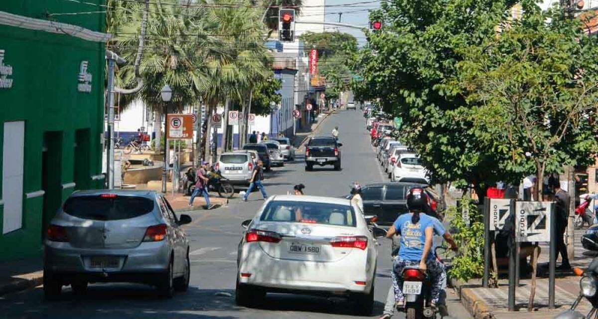 Comércio abre normalmente no feriadão e repartições públicas voltam só na quinta