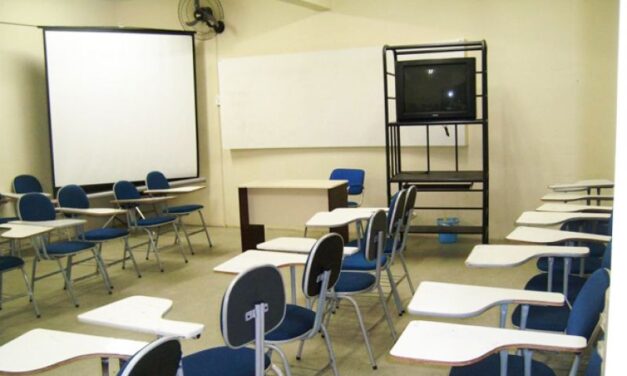 Professor acusado de assédio sexual é inocentado e tenta voltar ao cargo em MT