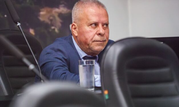 Câmara de Cuiabá lê segundo pedido de cassação contra vereador Chico 2000.