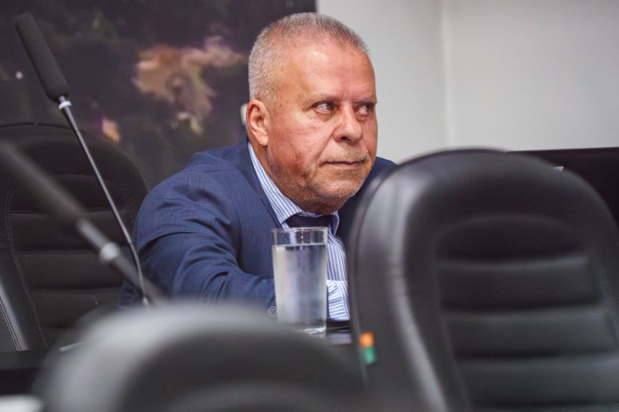 Câmara de Cuiabá lê segundo pedido de cassação contra vereador Chico 2000.