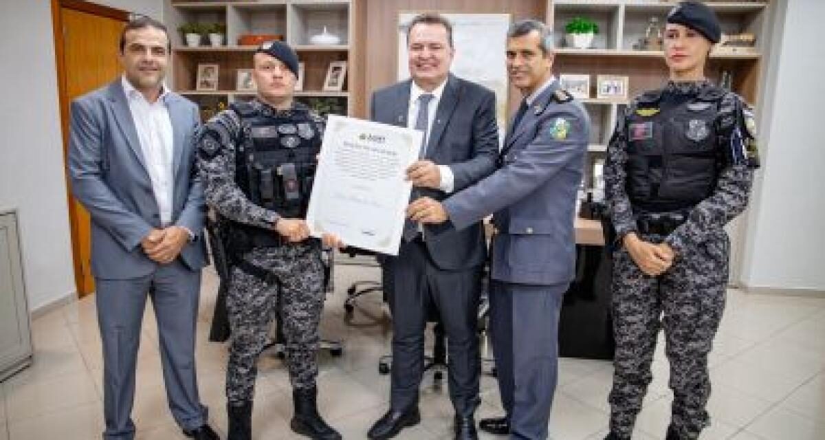 Policial que matou feminicida em fuga é homenageado na Assembleia