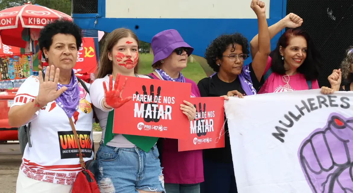 Protestos contra a violência de gênero tomam o Brasil neste 8 de março