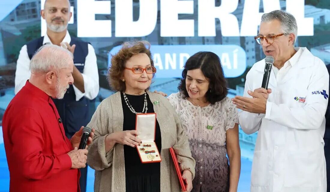 Pesquisadora Margareth Dalcolmo recebe medalha Oswaldo Cruz