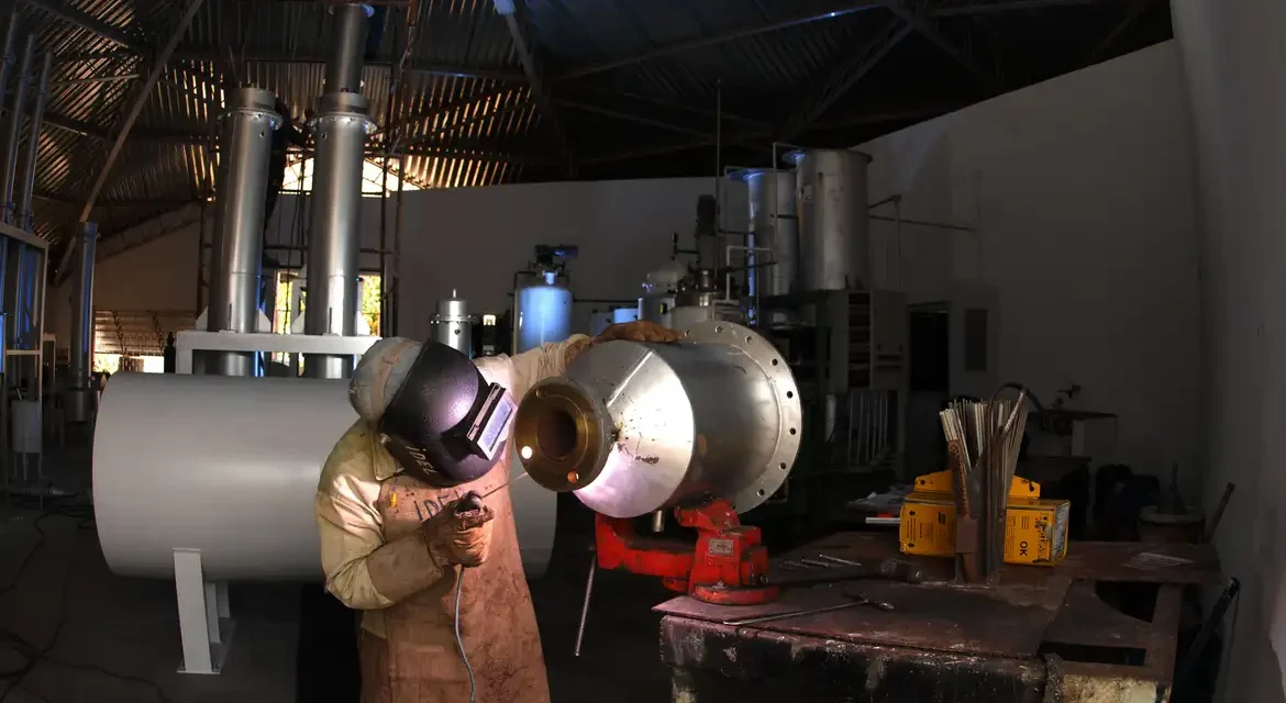 Faturamento da indústria sobe 2,3% em janeiro, mas está abaixo de 2025