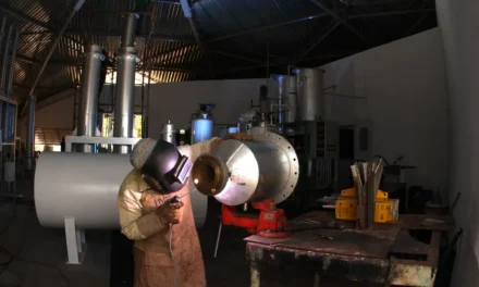 Faturamento da indústria sobe 2,3% em janeiro, mas está abaixo de 2025