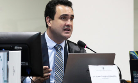 TJ manda clínica indenizar cliente por erro em facetas dentárias