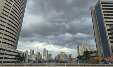 Sexta-feira será de chuva forte, trovoadas e ventos intensos em Cuiabá
