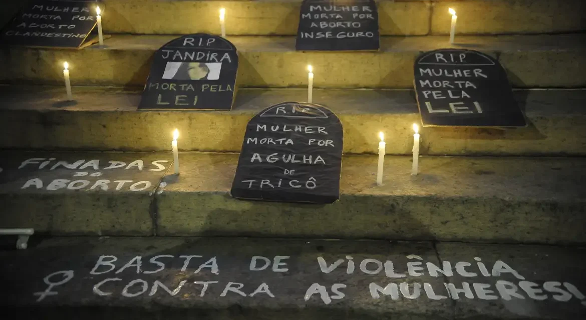 Pela vida das mulheres: atos do 8 de março ocupam ruas pelo Brasil