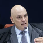 Alexandre de Moraes nega livre acesso de filhos de Jair Bolsonaro à prisão domiciliar