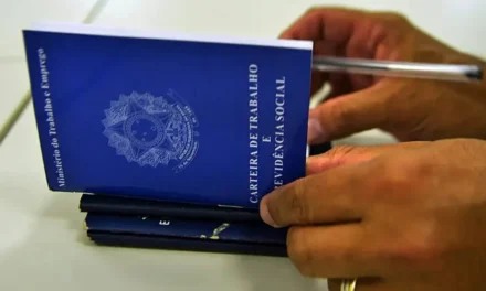 Brasil cria 255,3 mil postos de trabalho em fevereiro, aponta Caged