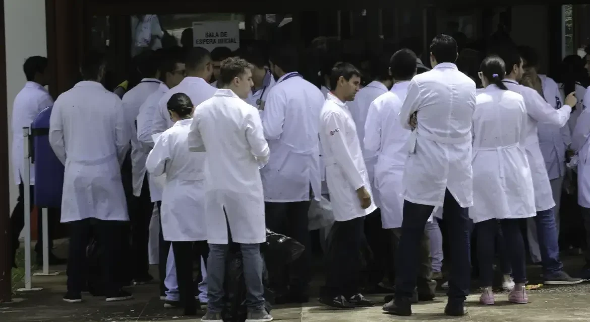 Concurso para área médica de hospitais universitários será realizado no domingo