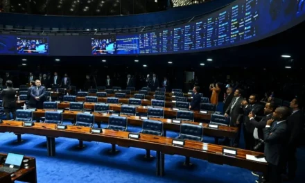 Senado dá aval à reestruturação de carreiras do serviço público federal