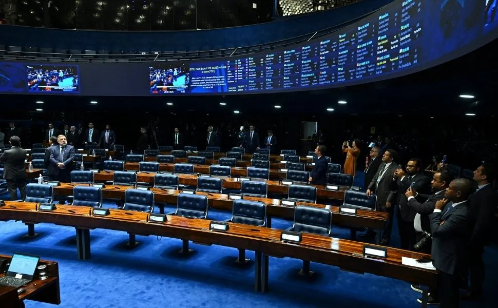 Senado dá aval à reestruturação de carreiras do serviço público federal