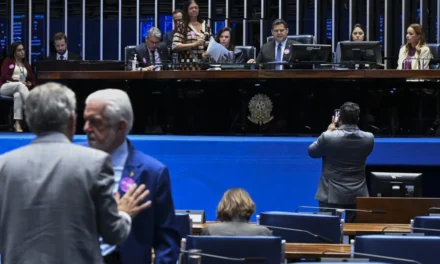 Senado aprova reestruturação de carreiras do serviço público federal