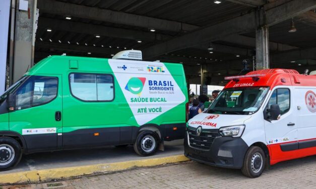 Saúde entrega ambulâncias, unidades móveis e equipamentos na Bahia