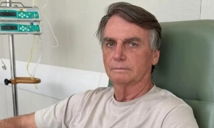 Bolsonaro é internado em UTI hospitalar com broncopneumonia bilateral