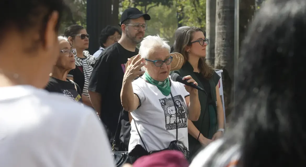Mulheres estão perdendo o direito de ir e vir, diz Amelinha Teles