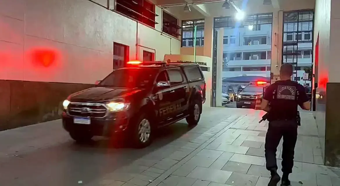 PF prende policiais civis do Rio que extorquiam integrantes do CV