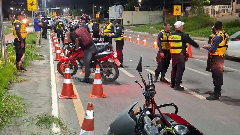 Pilotos são presos durante operação contra motos irregulares em Cuiabá
