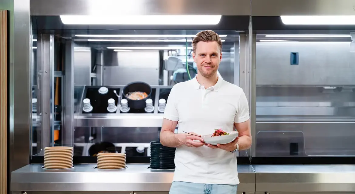 Robô cozinheiro com IA vence prêmio internacional de robótica