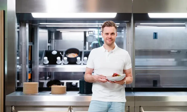 Robô cozinheiro com IA vence prêmio internacional de robótica