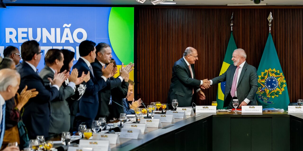 Lula se despede de ministros e confirma Alckmin como vice em chapa
