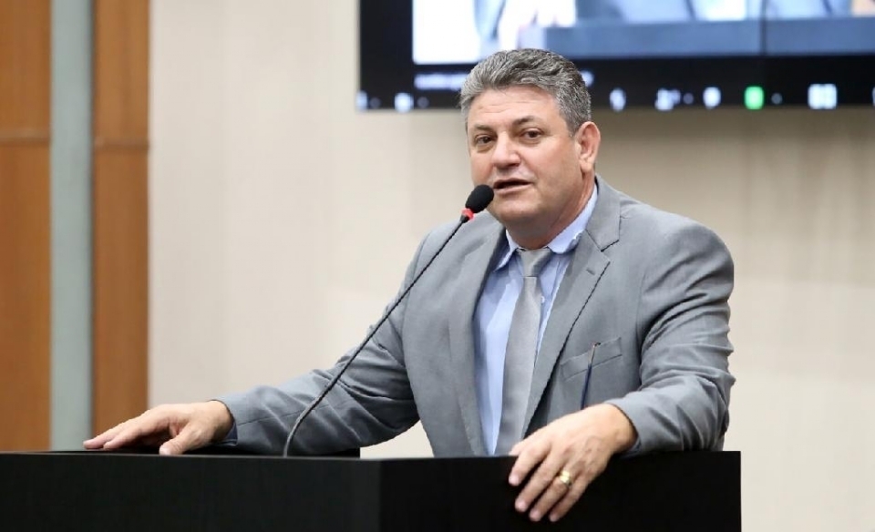 Microfone aberto, sem perceber, deputado Moretto revela que faturou licitação do hospital