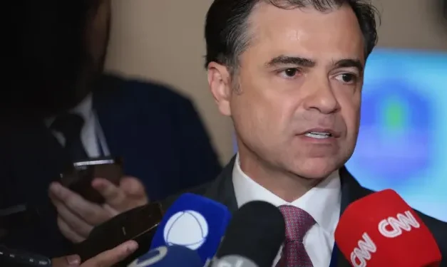 Diretor da Aneel critica Enel por tentar suspender processo